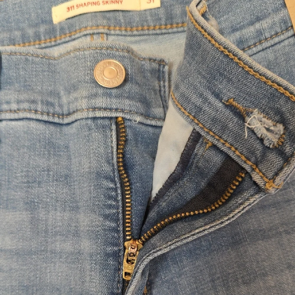 Levi's Size 31x30 311 Shaping Mid-Rise Smoothing Tummy Panel Skinny Jeans NEW - Picture 10 of 14